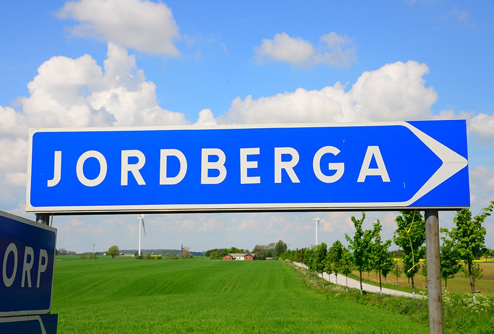 Vägskylt med texten "Jordberga"